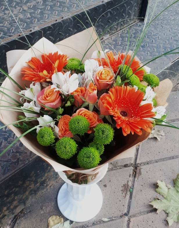 Букет огненно-рыжий в Нижневартовске Букет цветов из: Герберы, Хризантемы, Альстромерии и Розы в Нижневартовске