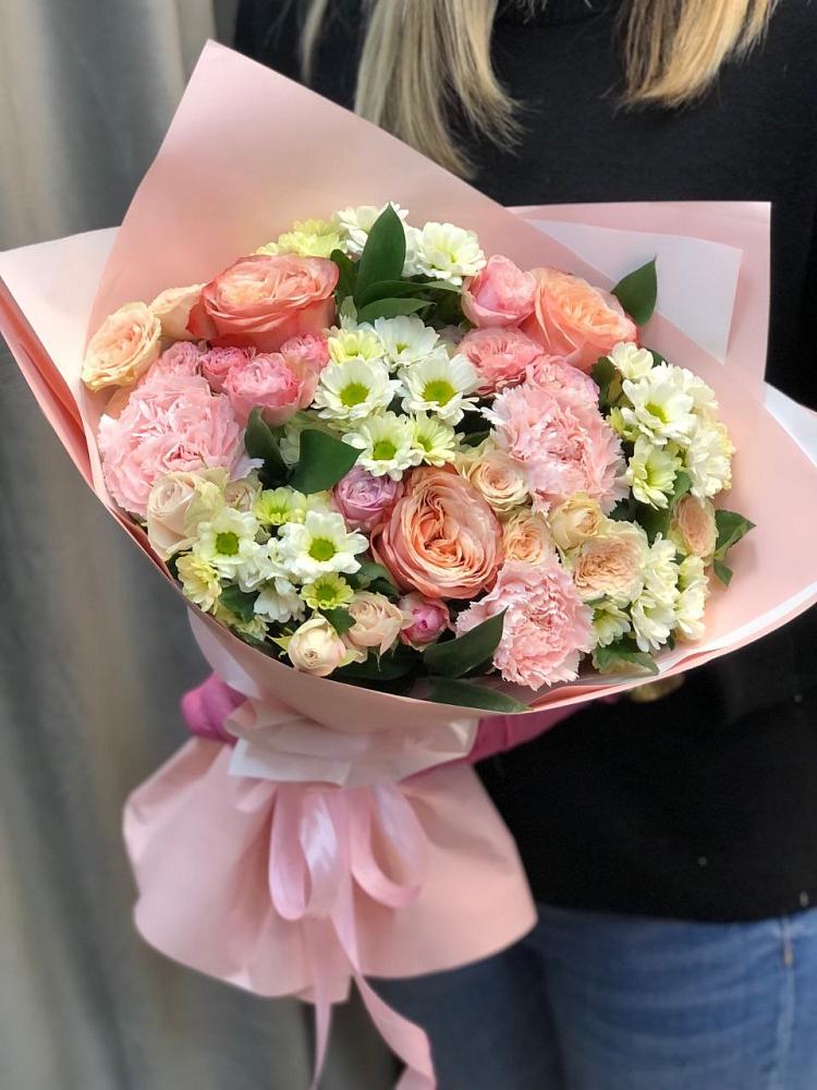 Букет нежные объятья в Нижневартовске Букет цветов из: Гвоздики, Розы и Хризантемы в Нижневартовске