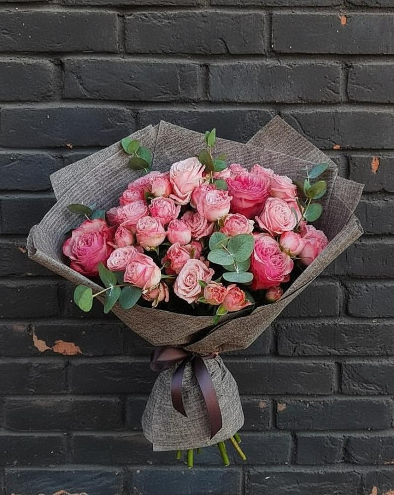 Букет розы в пальмах в Нижневартовске Букет цветов из: Розы в Нижневартовске