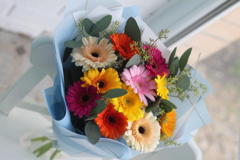 Букет мини герберы в Нижневартовске Букет цветов из: Герберы в Нижневартовске