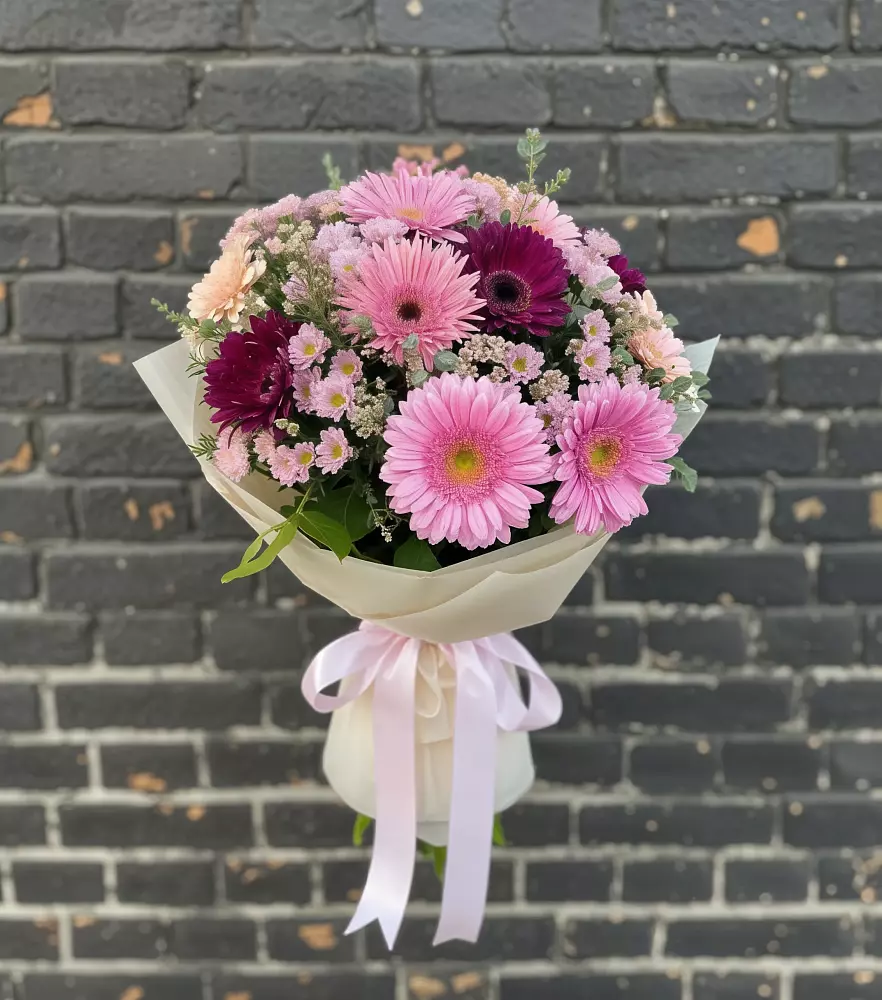 Букет яркие краски в Нижневартовске Букет цветов из: Герберы и Хризантемы в Нижневартовске