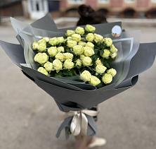 Букет Белые кустовые розы Солинеро в Нижневартовске