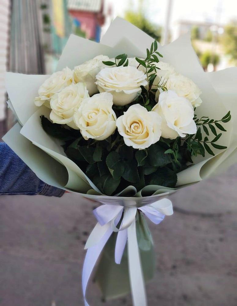 Белые розы Проуд в Нижневартовске Букет Белые розы Проуд в Нижневартовске