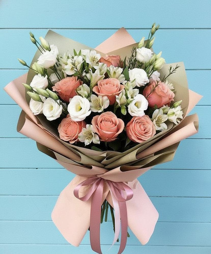 Букет олимп в Нижневартовске Букет цветов из: Розы, Альстромерии и Лизиантусы в Нижневартовске