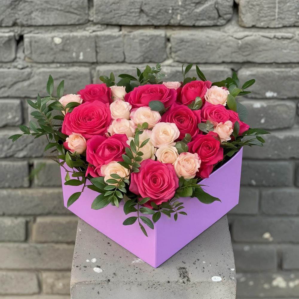 Цветочная композиция из Розы в коробке в Нижневартовске