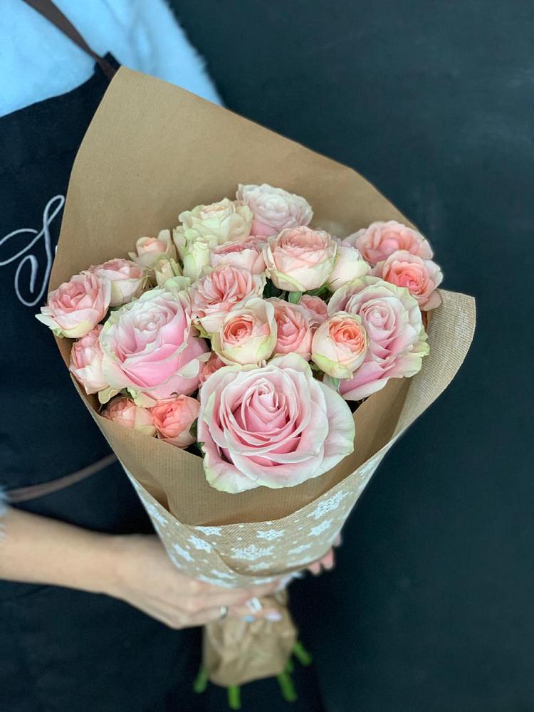 Букет ванильный зефир в Нижневартовске Букет цветов из: Хризантемы и Розы в Нижневартовске