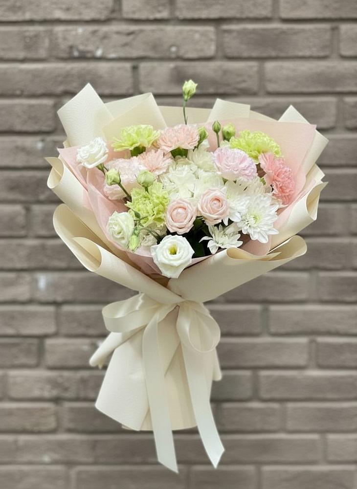 Букет Трепет мечты в Нижневартовске Букет цветов из: Гвоздики, Розы, Лизиантусы и Хризантемы в Нижневартовске