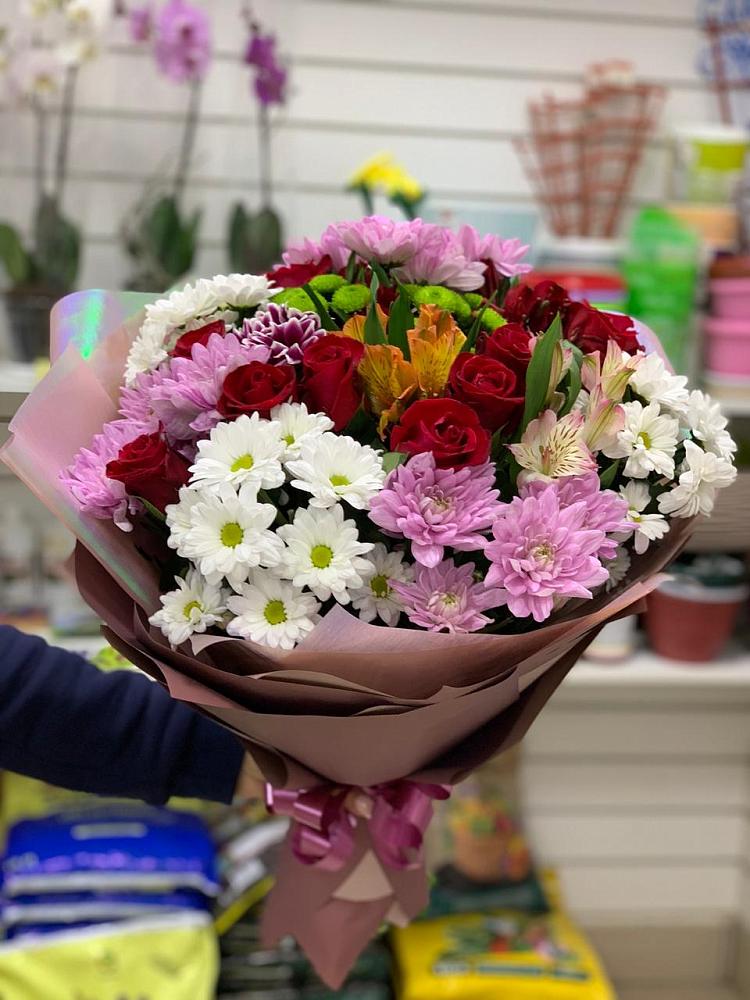 Букет салют цветов в Нижневартовске Букет цветов из: Розы, Хризантемы и Альстромерии в Нижневартовске