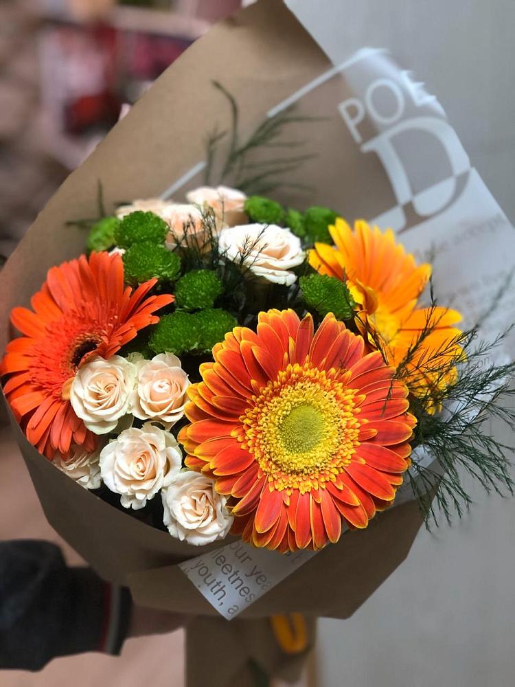 Букет желтый закат в Нижневартовске Букет цветов из: Герберы, Хризантемы и Розы в Нижневартовске