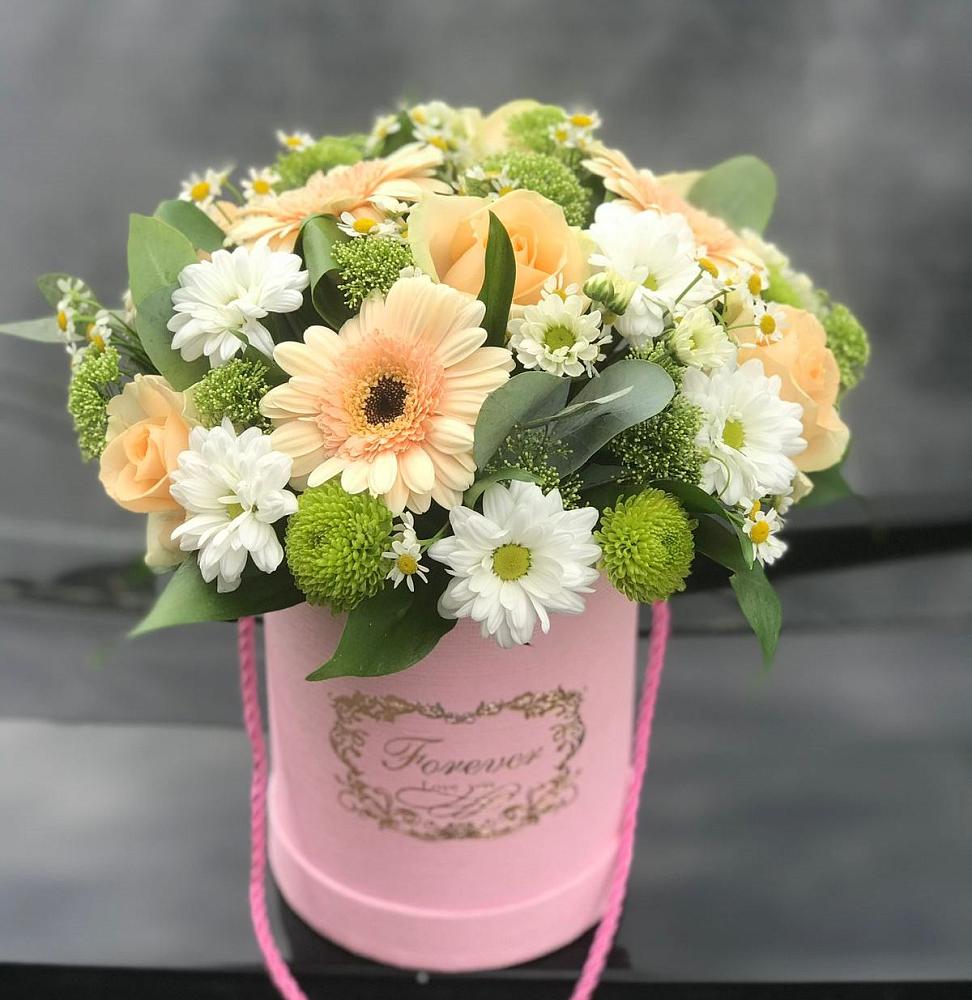 Цветочная композиция из Розы, Герберы и Хризантемы в шляпной коробке в Нижневартовске