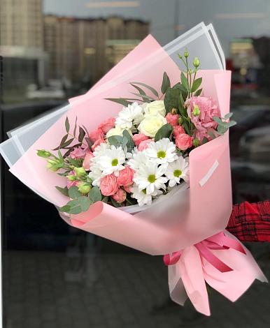 Букет цветов из: Розы, Лизиантусы и Хризантемы в Нижневартовске
