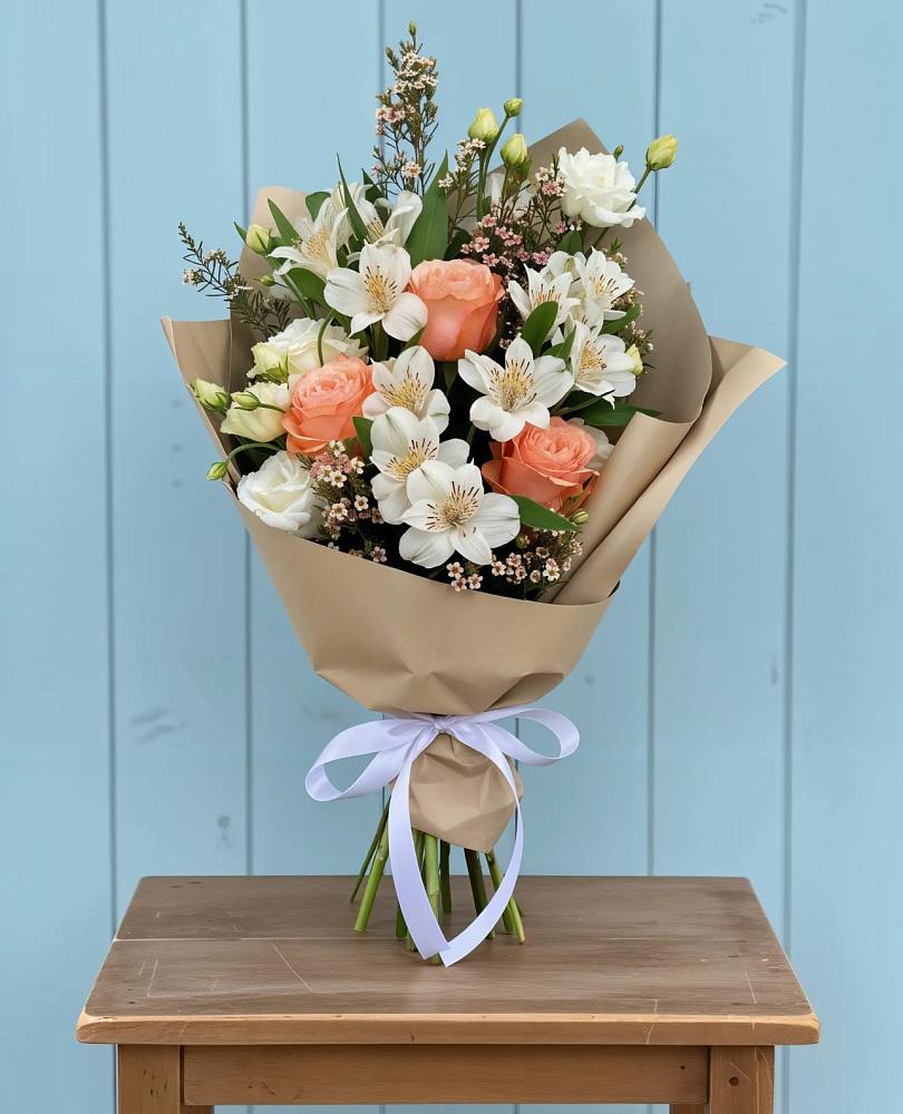 Букет яркий комплимент в Нижневартовске Букет цветов из: Альстромерии, Лизиантусы, Розы и Хризантемы в Нижневартовске